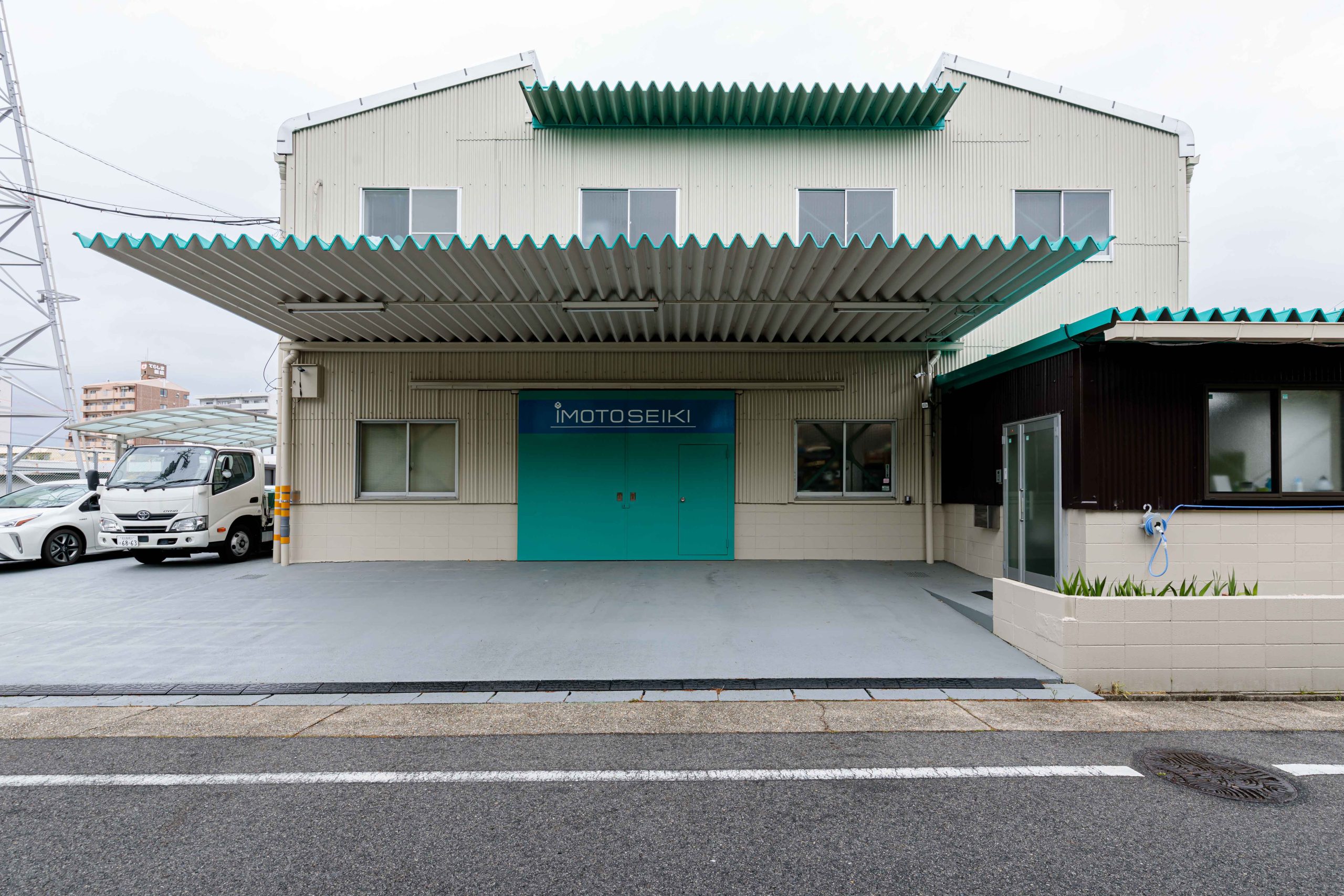 人手不足を「金型」から変える　自動脱型とバリレスで成形現場の省人化を支える井本精機 