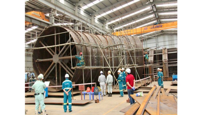 What are the technical requirements for penstock pipes in pumped-storage hydropower?