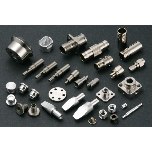 Gia công chi tiết phay tiện CNC cho máy móc, hoạt động sản xuất