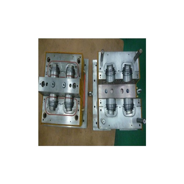 Plastic injection molding mold