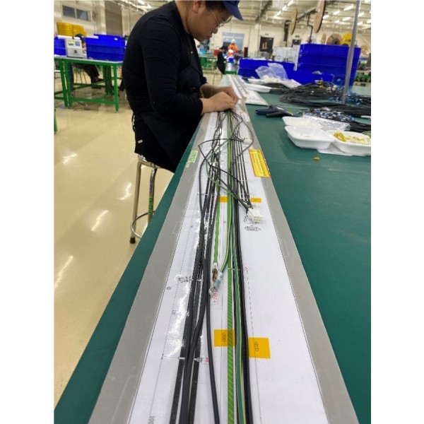 試作から量産まで対応するワイヤーハーネス組立技術
