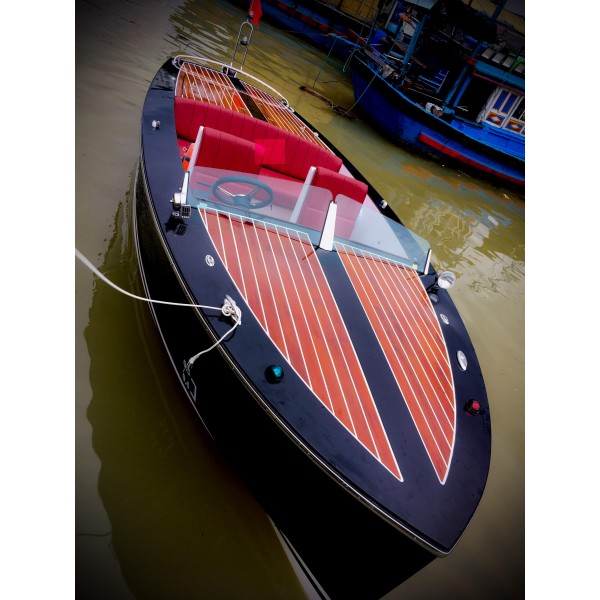 BELLE passenger canoe