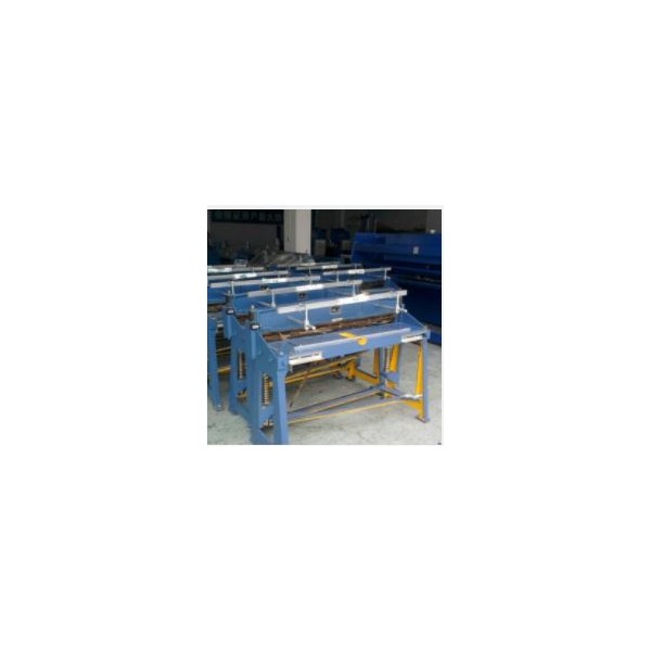 Foot-operated pedal type sheet metal cutting machine