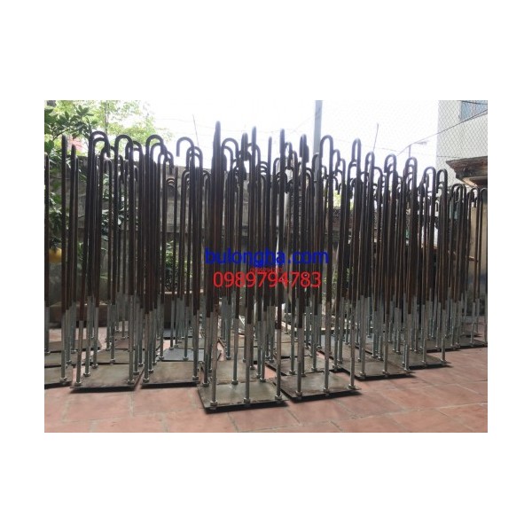 Cluster of M30x2000 anchor bolts