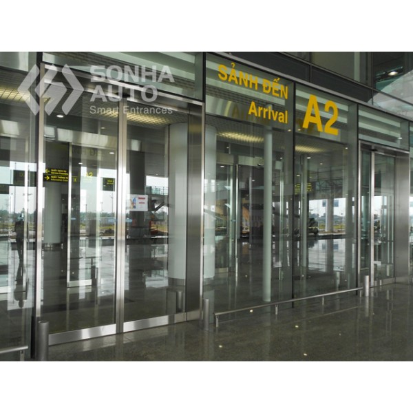 Airport automatic door