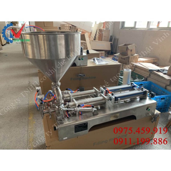 Dual-head liquid filling machine