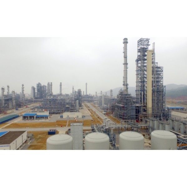 ギソン石油精製工場