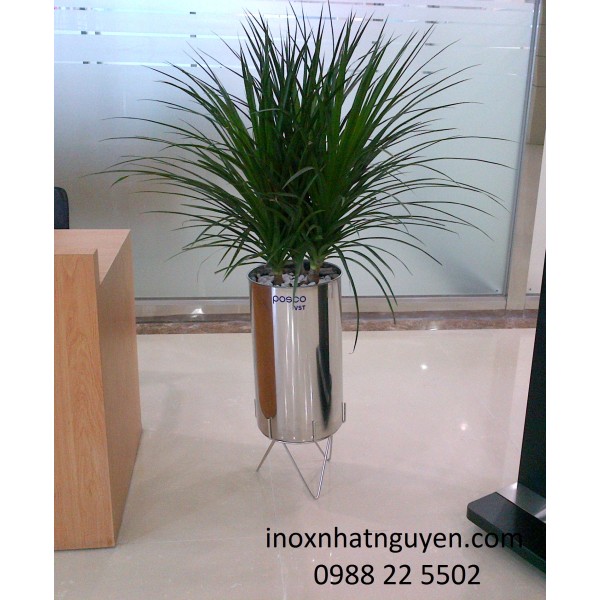 Chậu cây NN01 có chân