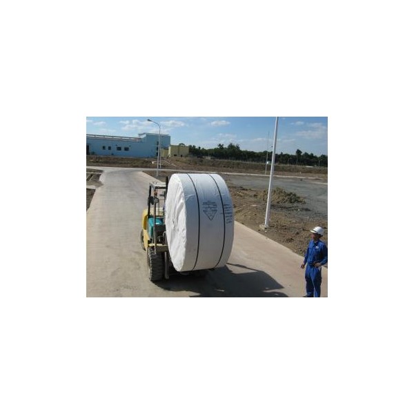 Oil-resistant conveyor