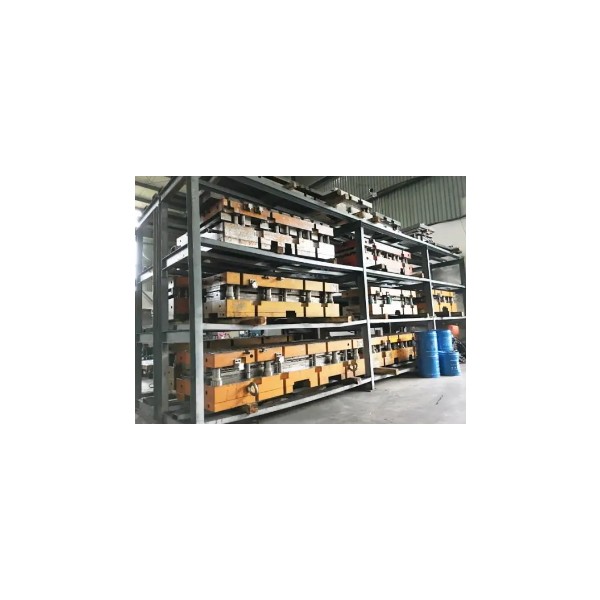 Precision injection molding mold