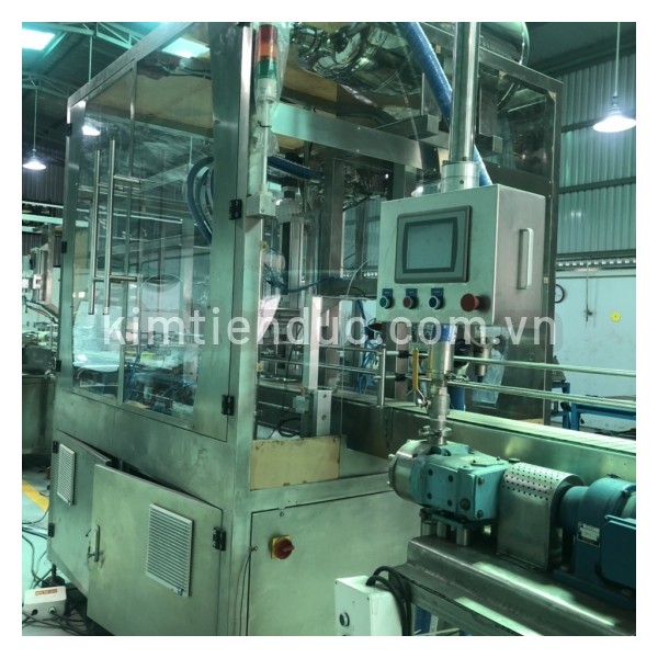 Bottle filling, capping machine