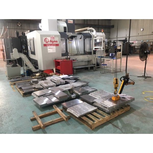 PLASTIC INJECTION MOLD