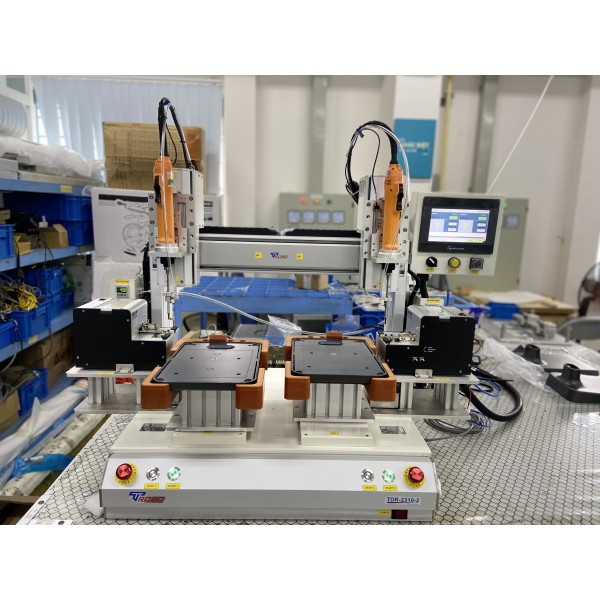 Robot siết vít