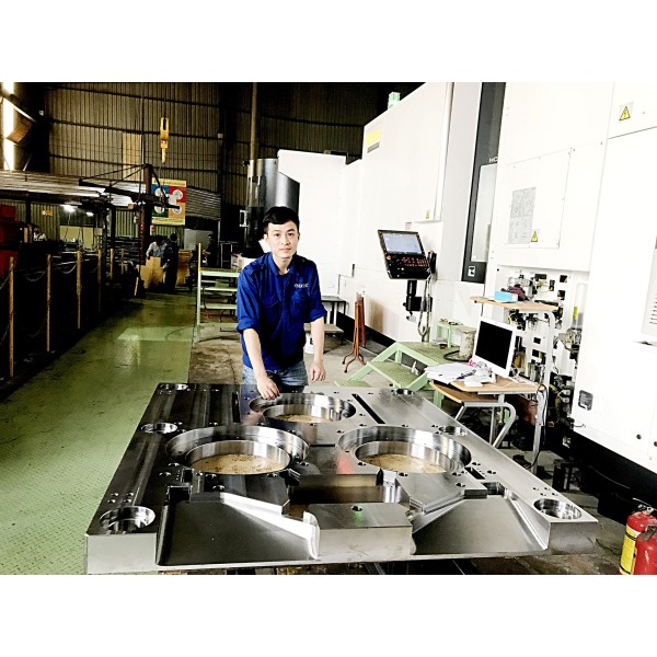 Processing large-format precision mechanical products