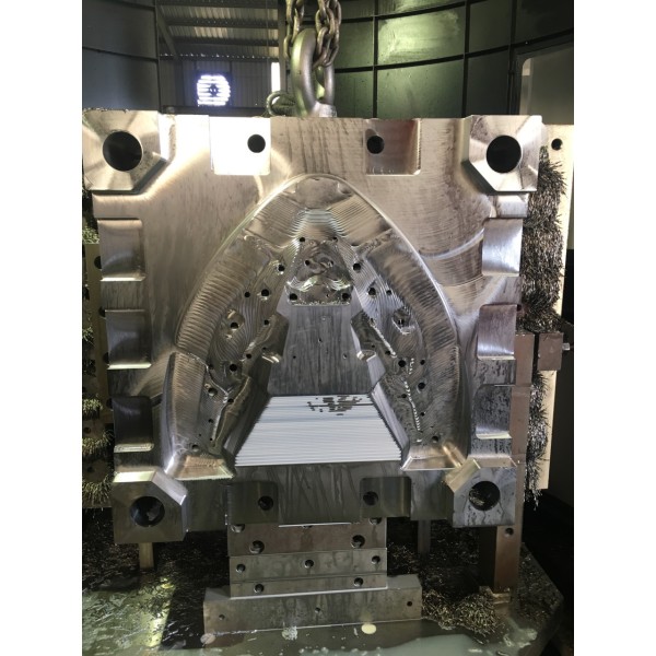 Mold cavity and core