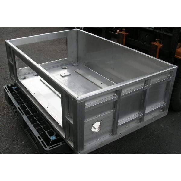 Producing metal structural component, structural component made of stainless steel